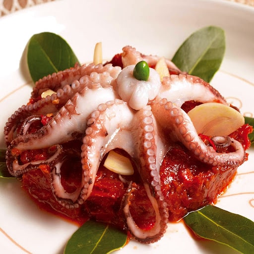 Pulpo al Ajillo (Octopus in Garlic Sauce) 