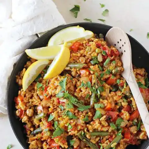 Spicy Chickpea and Vegetable Paella 