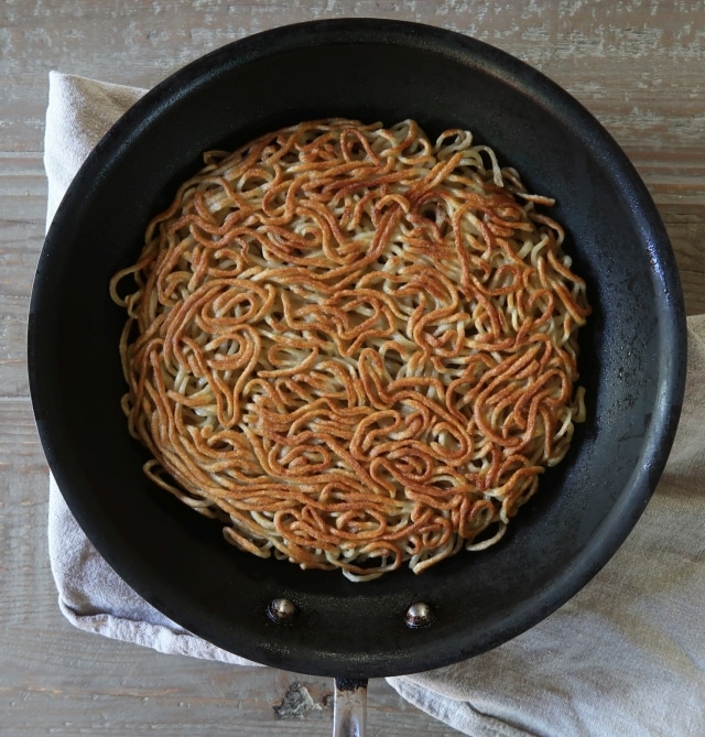 A view of crispy fried noodles in a pan