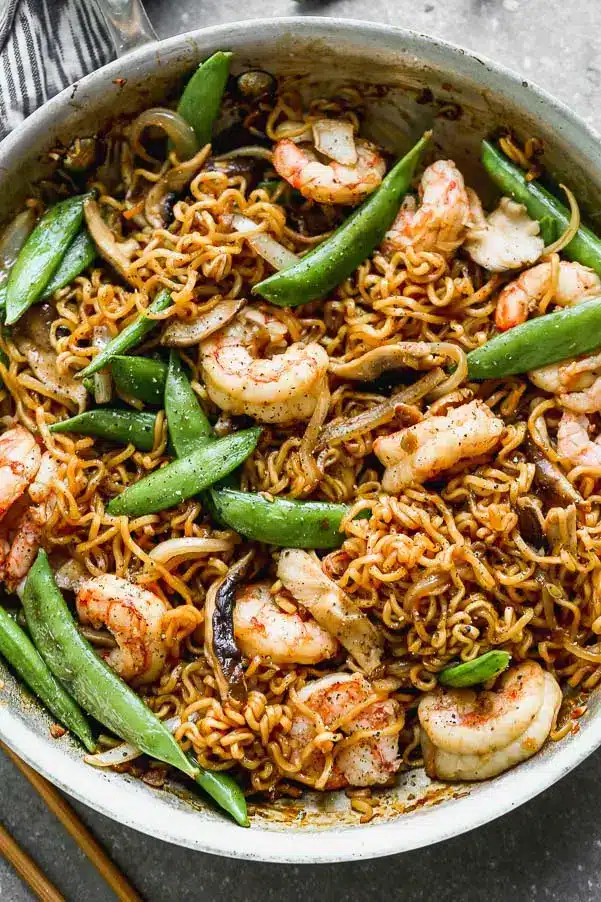 ramen with whole peas and seafood